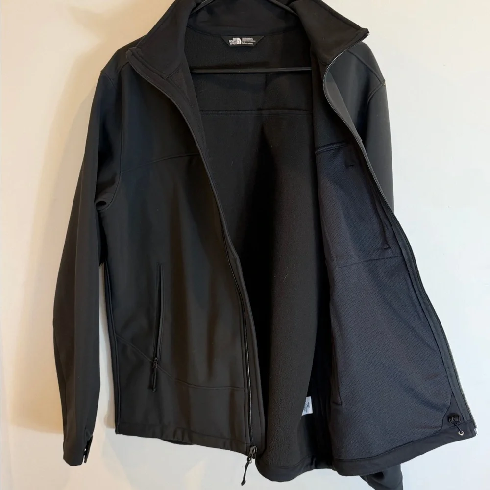 The North Face Men's Black Softshell Performance Jacket